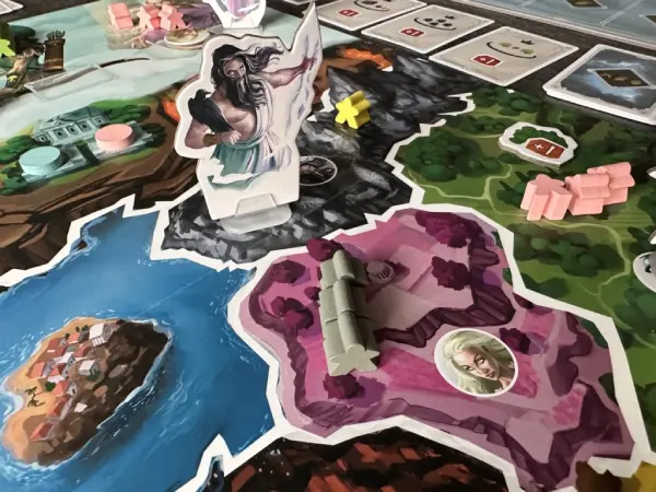 Zoom sur le plateau de jeu de Gods of Rome avec le personnage de Zeus