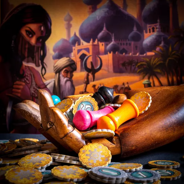 Main tenant des pions