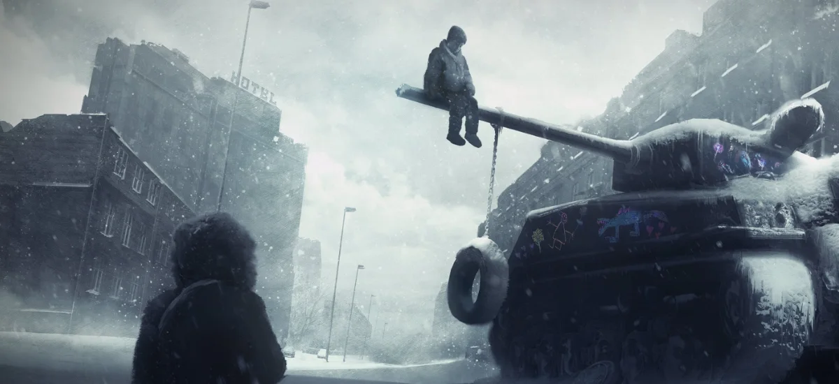 enfant jouant sur le canon d'un tank